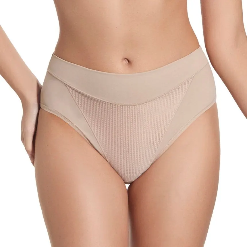 Selene Maribel slip